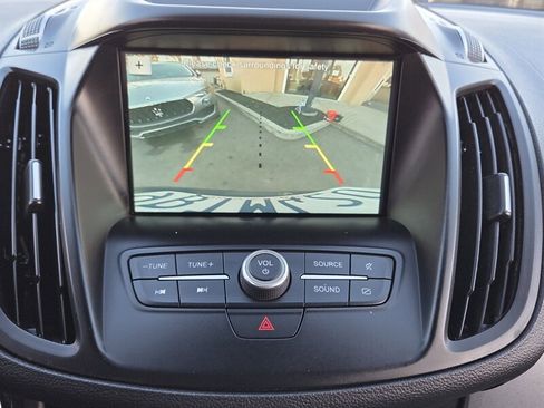 Used 2019 Ford Escape SE image 23