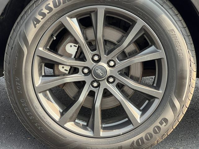 Used 2018 Ford Explorer XLT w/ Equipment Group 202A AWD/4WD image 7