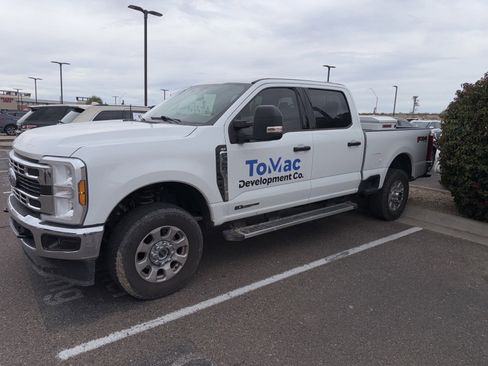 Used 2024 Ford F350 XLT w/ FX4 Off-Road Package image 5