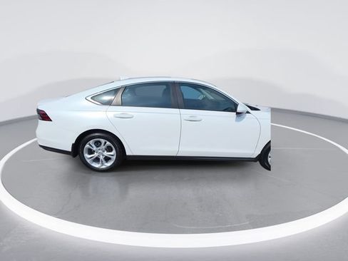 Used 2025 Honda Accord LX image 9