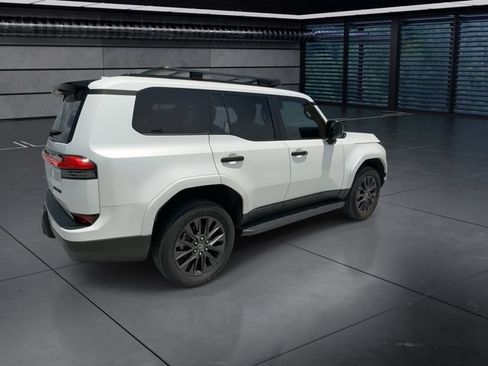Used 2024 Lexus GX 550 w/ Accessory Package (31) AWD/4WD image 8