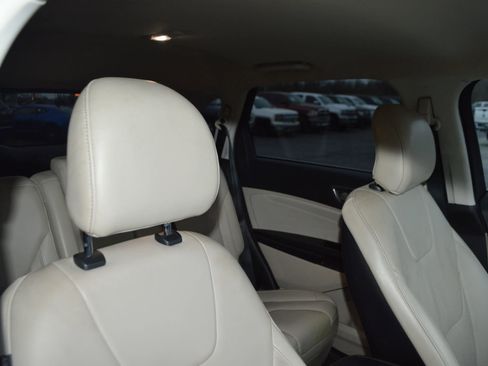Used 2018 Ford Edge Titanium image 21