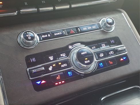 Used 2020 Lincoln Aviator Reserve w/ Equipment Group 202A image 10