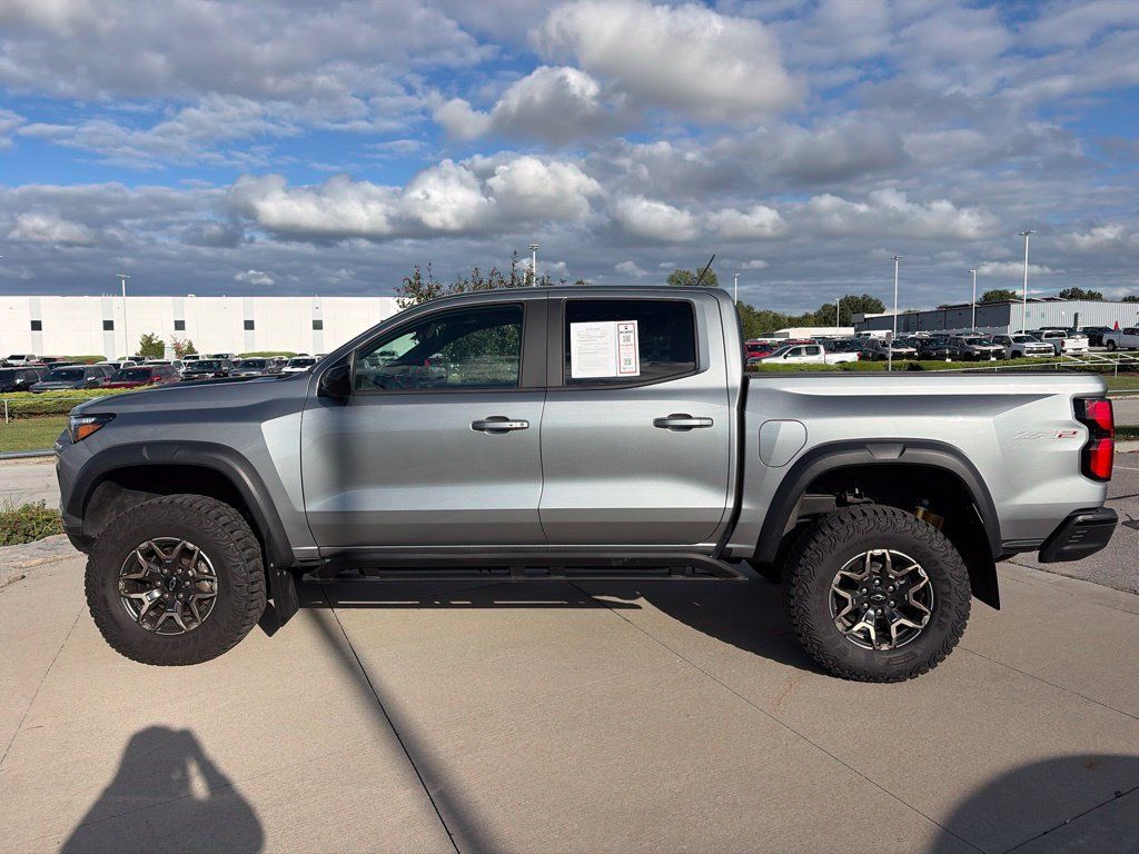 Used 2025 Chevrolet Colorado ZR2 w/ Technology Package AWD/4WD image 5