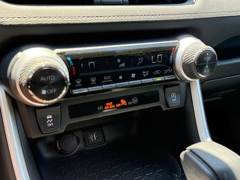 Certified 2025 Toyota RAV4 XLE FWD image 35