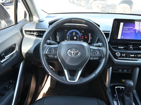 Used 2023 Toyota Corolla Cross XLE w/ Convenience Package FWD image 9