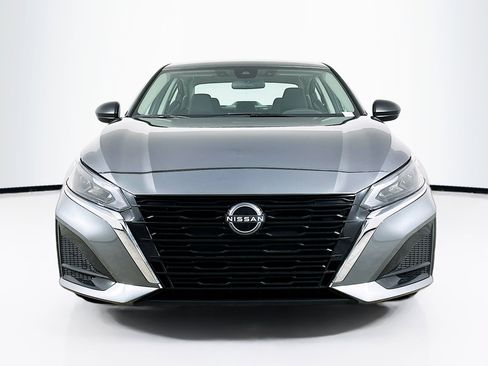 Used 2025 Nissan Altima 2.5 SV image 2