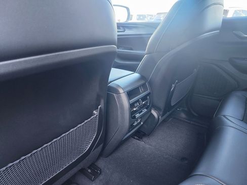 Used 2025 Jeep Grand Cherokee Altitude image 10