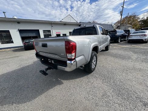 Used 2016 Toyota Tacoma SR5 w/ SR5 Appearance Package (SN) image 11