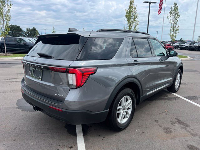 Used 2025 Ford Explorer Active AWD/4WD image 5