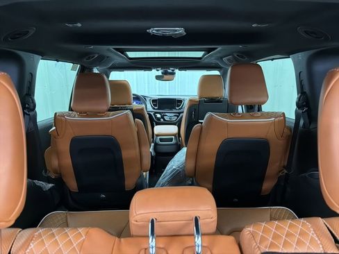 New 2026 Chrysler Pacifica Pinnacle w/ Trailer Tow Group image 9