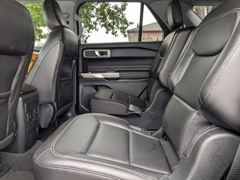 Used 2022 Ford Explorer XLT w/ Equipment Group 202A image 19