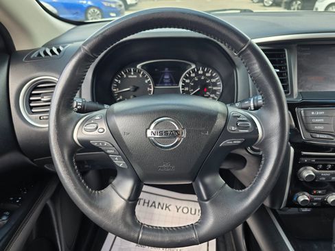 Used 2019 Nissan Pathfinder SV image 42