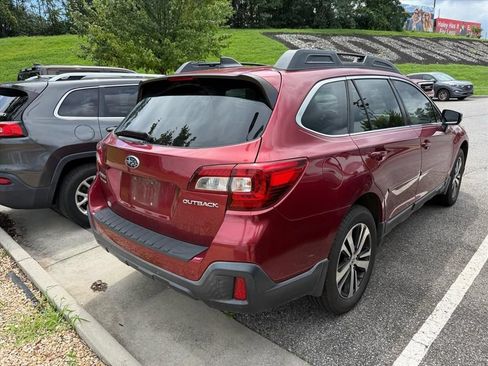 Used 2018 Subaru Outback 2.5i Limited AWD/4WD image 3