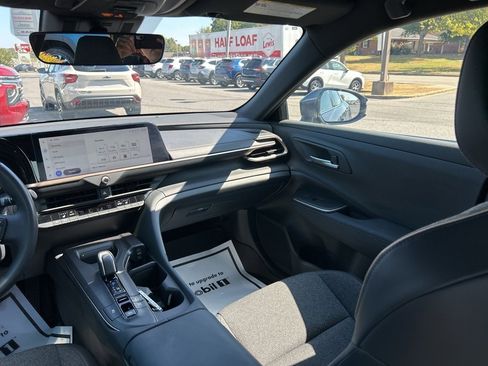 Used 2023 Toyota Crown XLE image 12