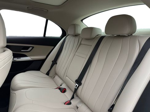 Used 2025 Mercedes-Benz E 350 Sedan image 13