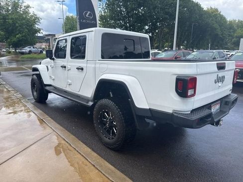 Used 2020 Jeep Gladiator Overland AWD/4WD image 7