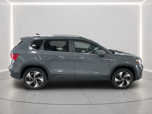 Used 2023 Volkswagen Taos SE AWD/4WD image 7