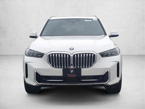 New 2026 BMW X5 xDrive50e image 6