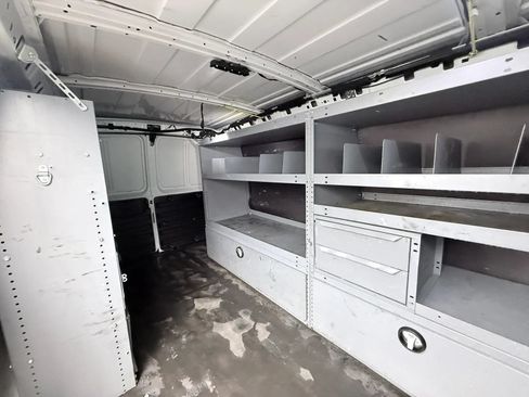 Used 2018 Chevrolet Express 3500 RWD image 17