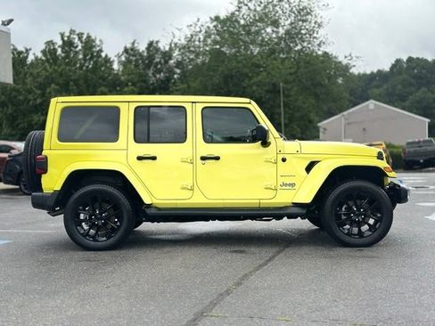 Used 2023 Jeep Wrangler Unlimited Sahara w/ Cold Weather Group AWD/4WD image 9