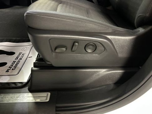 Used 2025 Chevrolet Silverado 1500 LT image 13