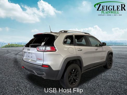 Used 2020 Jeep Cherokee Trailhawk image 9