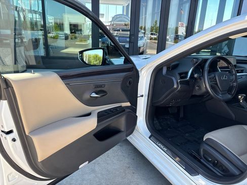 Used 2019 Lexus ES 350 w/ Premium Package FWD image 9