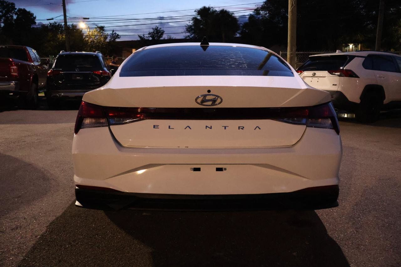 Used 2023 Hyundai Elantra SE FWD image 6