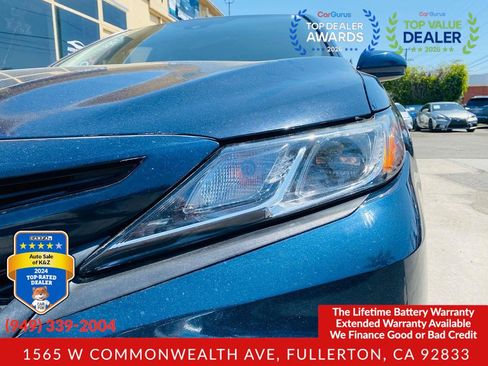 Used 2019 Toyota Camry SE w/ Carpet Mat Package FWD image 18