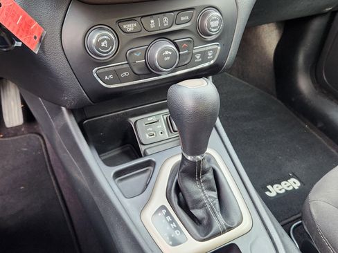 Used 2017 Jeep Cherokee Latitude w/ Safety/Convenience Group image 25