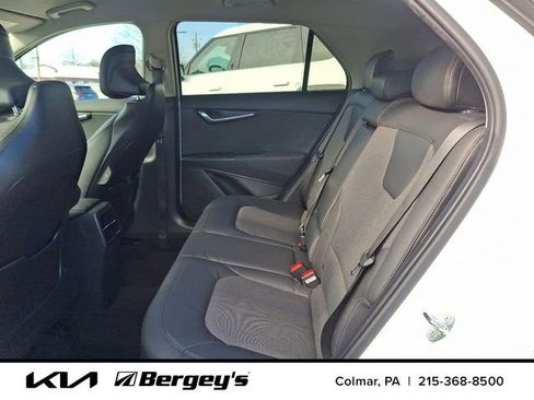 Used 2024 Kia Niro EX image 12