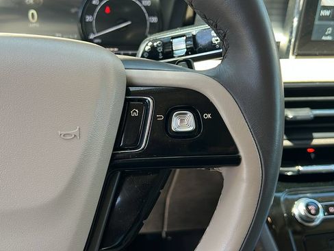 Certified 2022 Lincoln Corsair FWD w/ Premium Package image 18