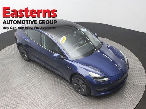 Used 2023 Tesla Model 3 Standard Range image 3