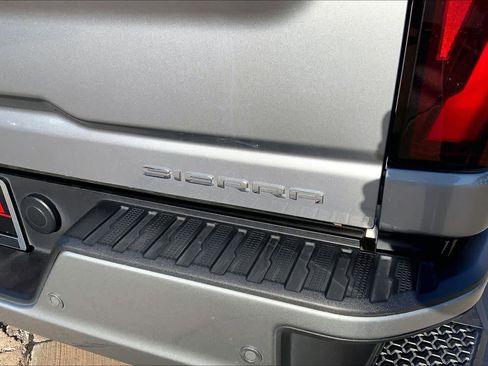 Used 2025 GMC Sierra 2500 Denali Ultimate AWD/4WD image 10