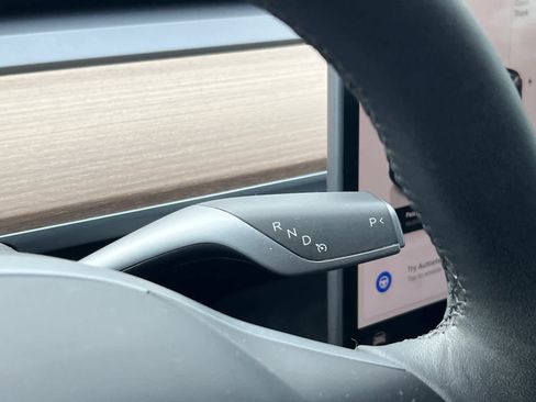 Used 2023 Tesla Model 3 Standard Range image 17