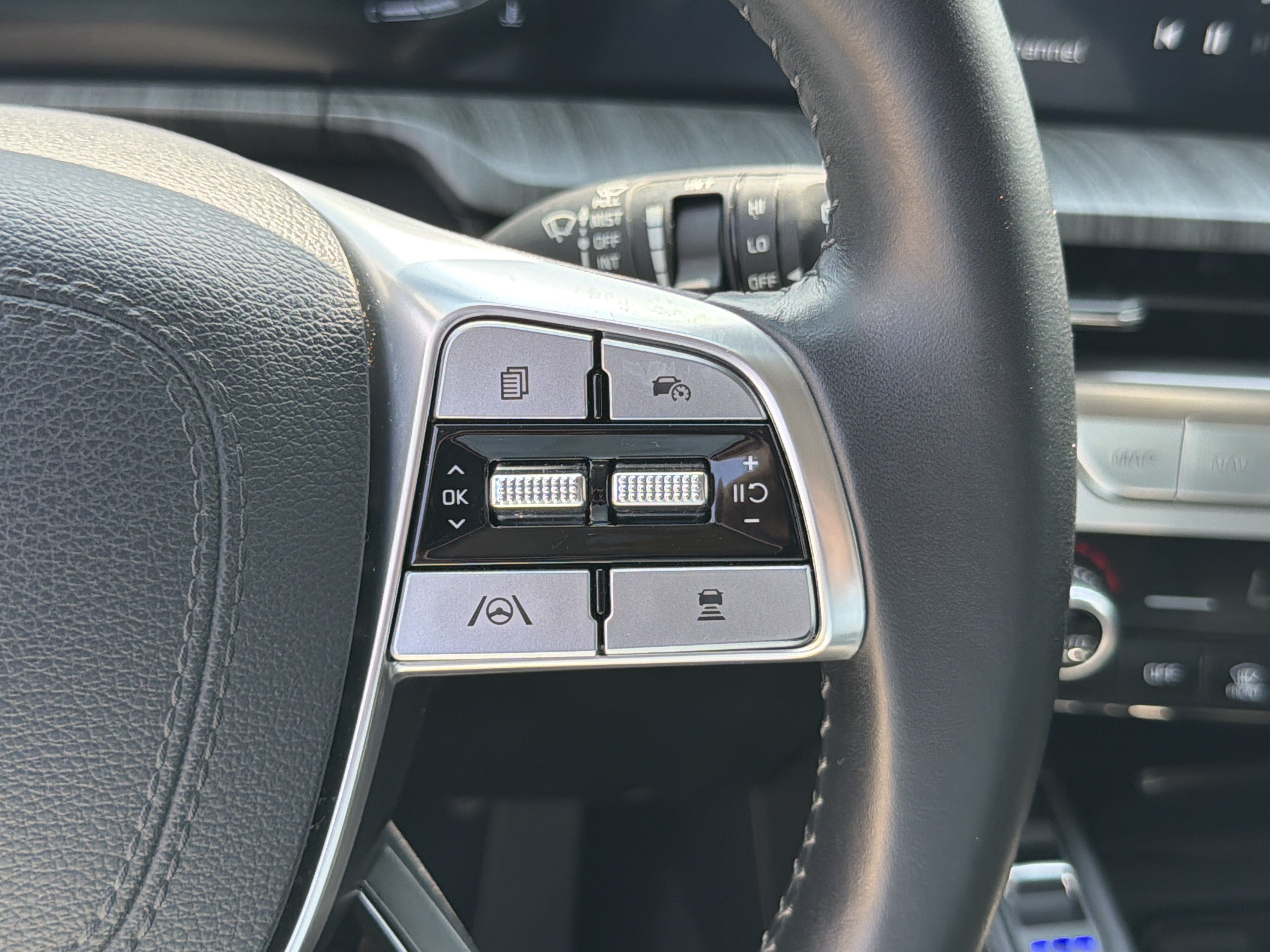 Used 2025 Kia Telluride EX w/ EX Captain's Chair Package FWD image 26