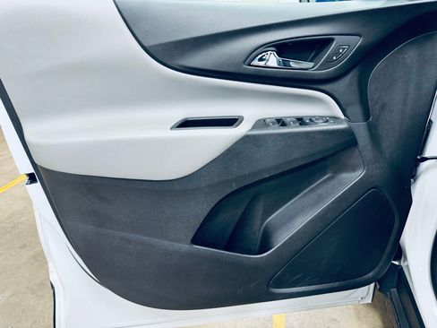 Used 2020 Chevrolet Equinox LS w/ LS Convenience Package image 29