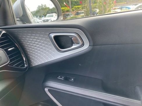 Used 2023 Kia Soul S image 32