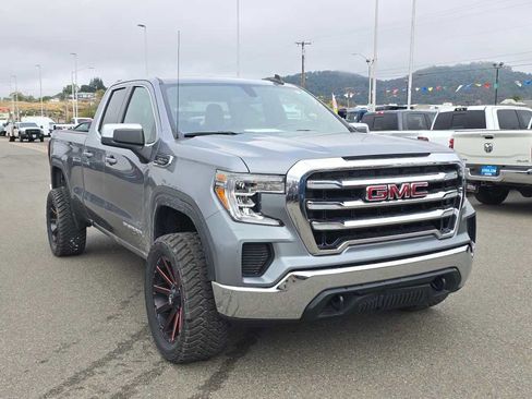 Used 2019 GMC Sierra 1500 SLE image 4
