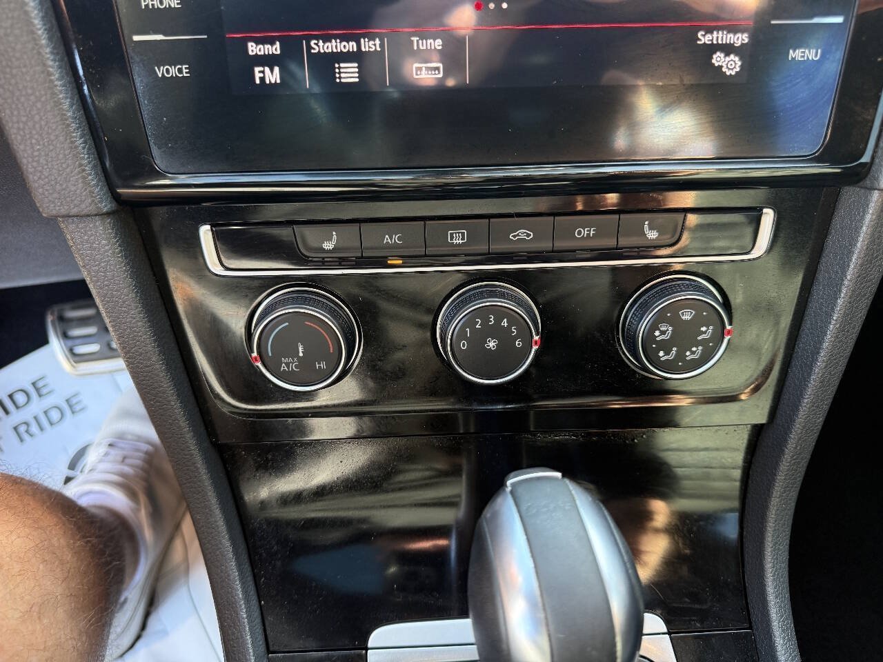 Used 2018 Volkswagen GTI SE FWD image 26