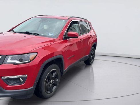 Used 2018 Jeep Compass Latitude w/ Popular Equipment Group AWD/4WD image 4