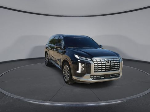 Used 2024 Hyundai Palisade Calligraphy FWD image 3