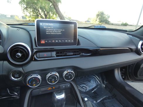 Used 2017 FIAT 124 Spider Lusso image 41