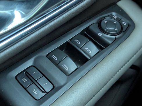 Used 2021 Chevrolet Tahoe Z71 image 21