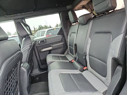 Used 2022 Ford Bronco Black Diamond w/ Sasquatch Package image 13