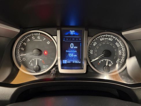 Used 2019 Toyota Tacoma SR5 AWD/4WD image 17