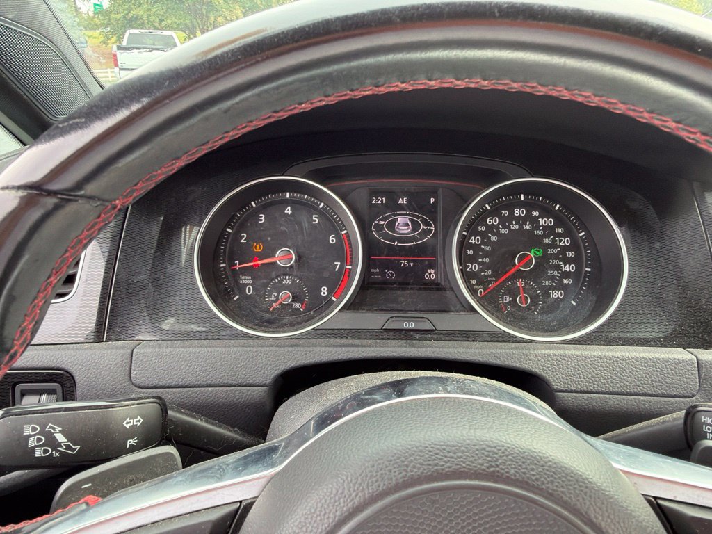 Used 2017 Volkswagen GTI SE FWD image 3
