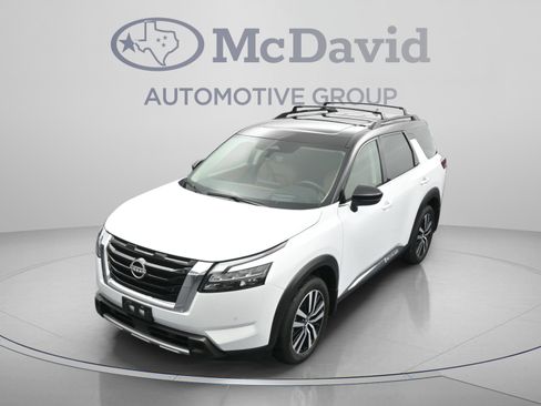 Used 2025 Nissan Pathfinder Platinum w/ Cargo Package AWD/4WD image 40