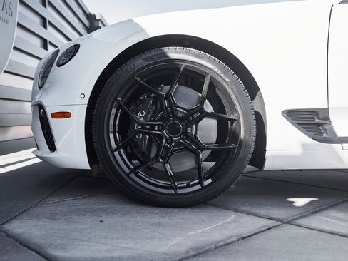 Used 2023 Bentley Continental GT Azure image 3